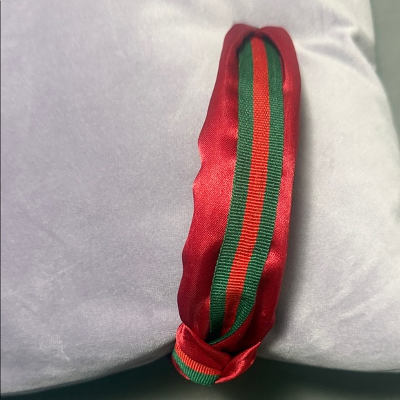 Elegant Red and Green Headband - Picture 5 of 7